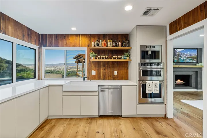 16337 Ravenglen Road, Canyon Country, California 91387