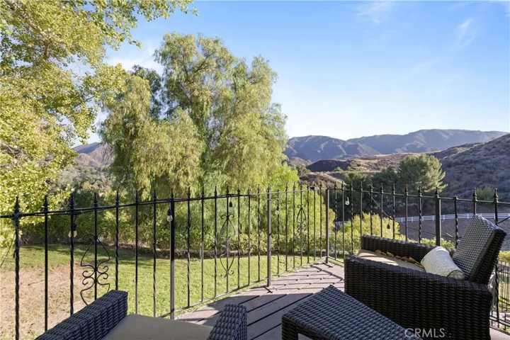 16337 Ravenglen Road, Canyon Country, California 91387