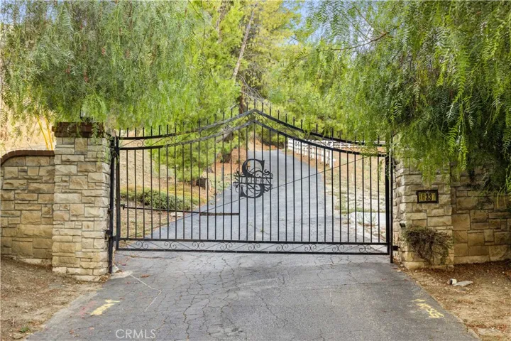 16337 Ravenglen Road, Canyon Country, California 91387