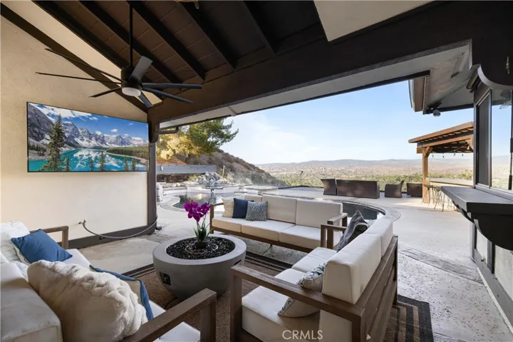 16337 Ravenglen Road, Canyon Country, California 91387