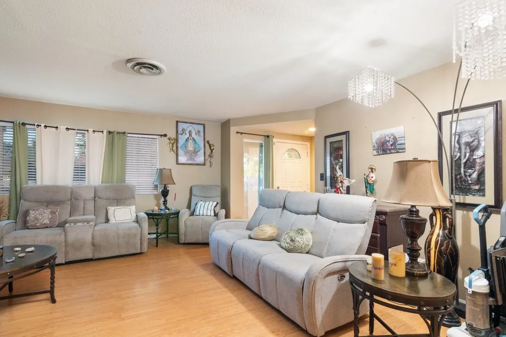 41931 Thornton, Hemet, California 92544 home-pic-3