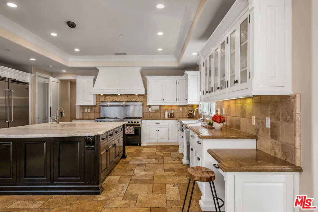 25043 Abercrombie Lane, Calabasas, California 91302 home-pic-10