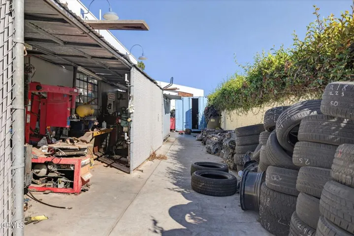 26-web-or-mls-012_UpmarketMedia-510EPle-