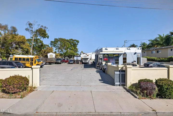 3-web-or-mls-UpmarketMedia-510EPle-059a