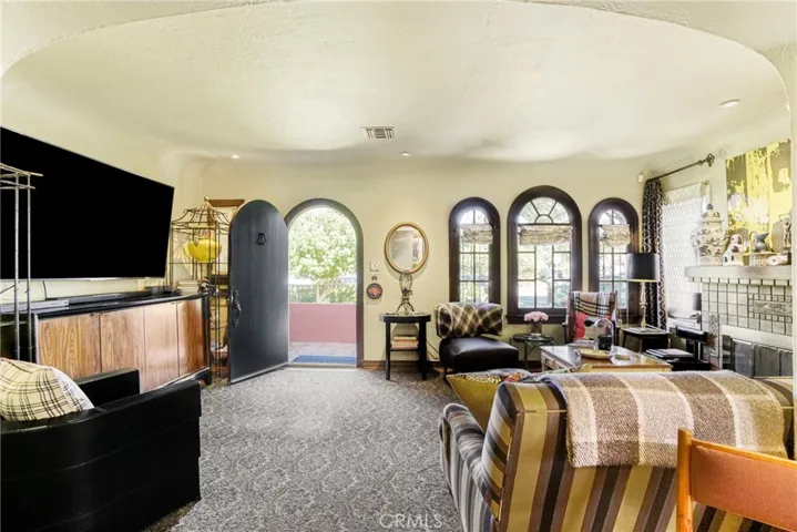 10754 Valley Spring, Studio City, California 91602
