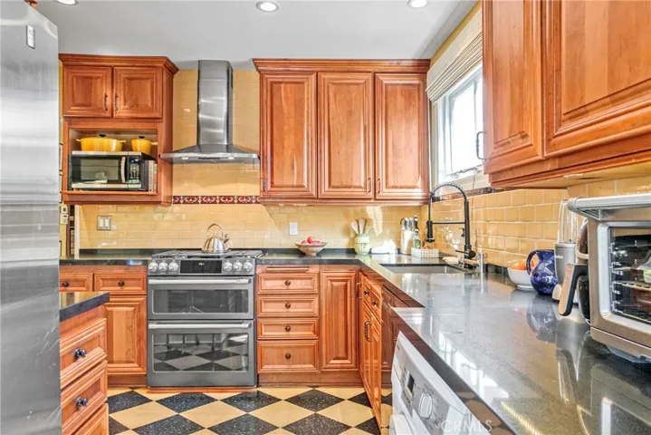 10754 Valley Spring, Studio City, California 91602