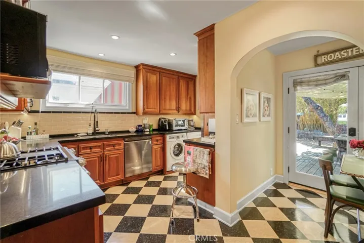 10754 Valley Spring, Studio City, California 91602