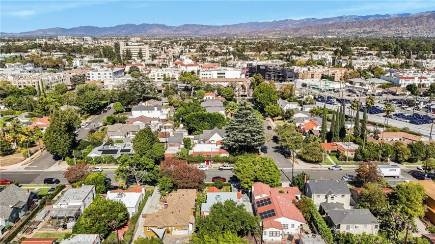 10754 Valley Spring, Studio City, California 91602