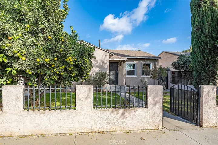 7116 Eastondale, Long Beach, California 90805