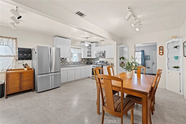 7116 Eastondale, Long Beach, California 90805