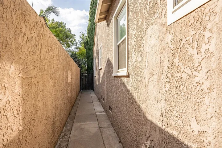 7116 Eastondale, Long Beach, California 90805