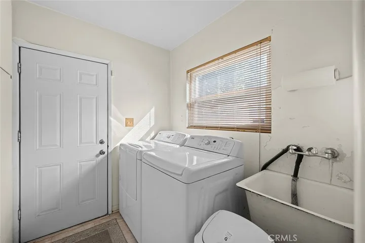7116 Eastondale, Long Beach, California 90805