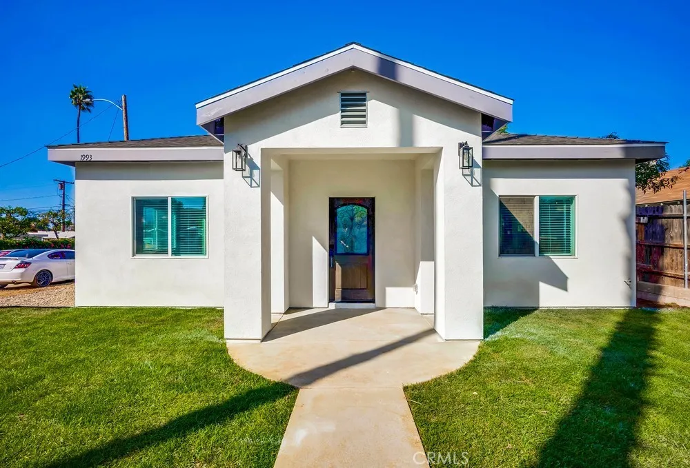 1993 Marlborough Avenue, Riverside, California 92507 home-pic-1