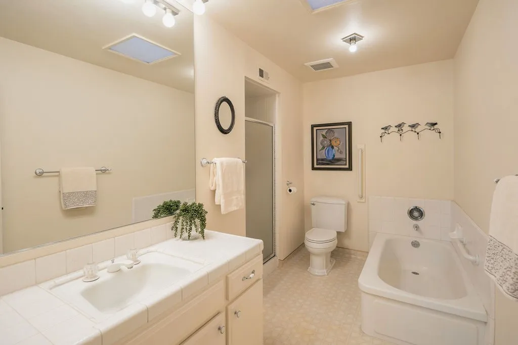 4908 N Sequoia Avenue 102, Fresno, California 93705 home-pic-15