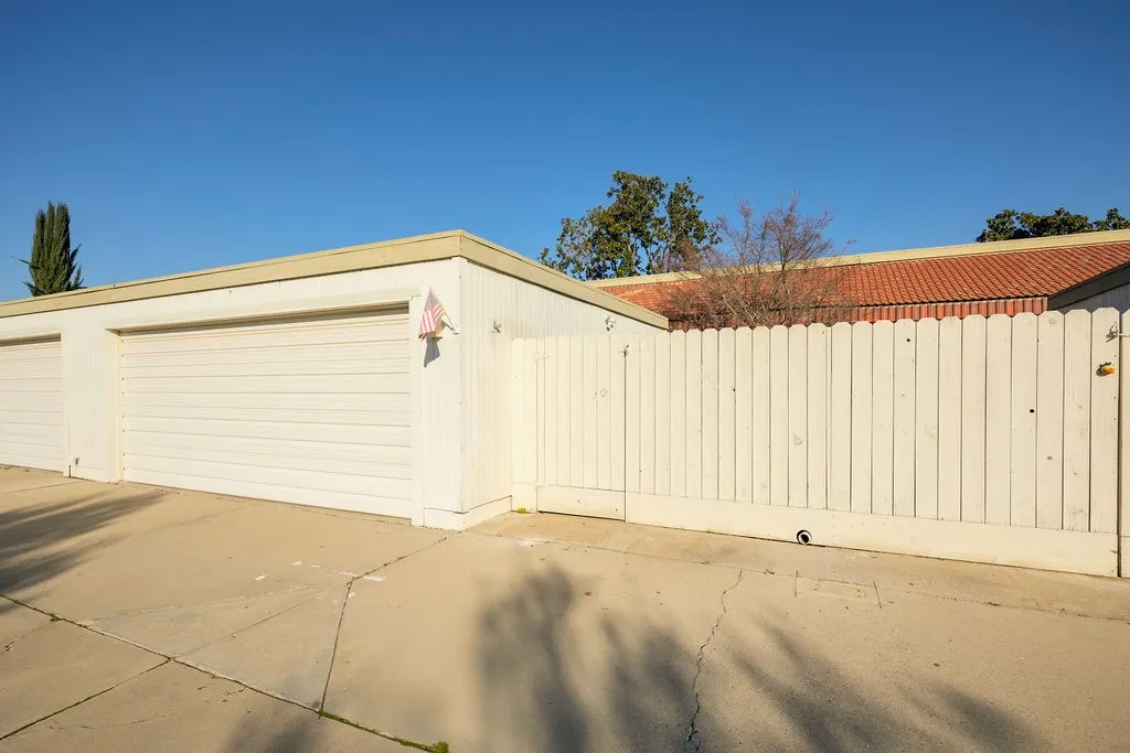 4908 N Sequoia Avenue 102, Fresno, California 93705 home-pic-26