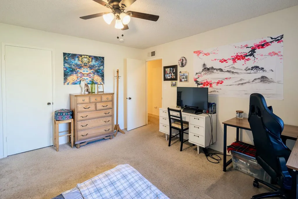 4908 N Sequoia Avenue 102, Fresno, California 93705 home-pic-18