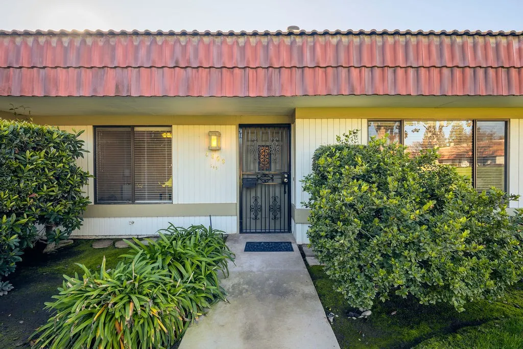 4908 N Sequoia Avenue 102, Fresno, California 93705 home-pic-1