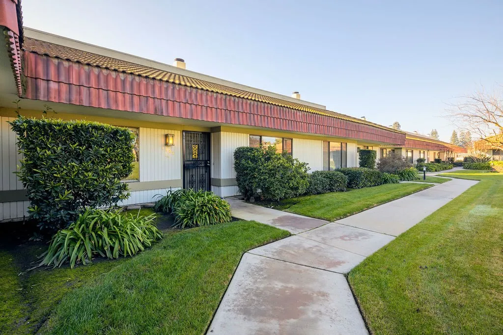 4908 N Sequoia Avenue 102, Fresno, California 93705 home-pic-3