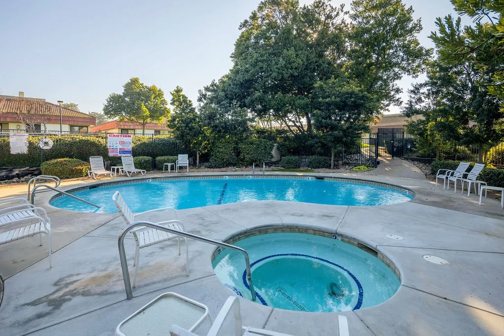 4908 N Sequoia Avenue 102, Fresno, California 93705 home-pic-30