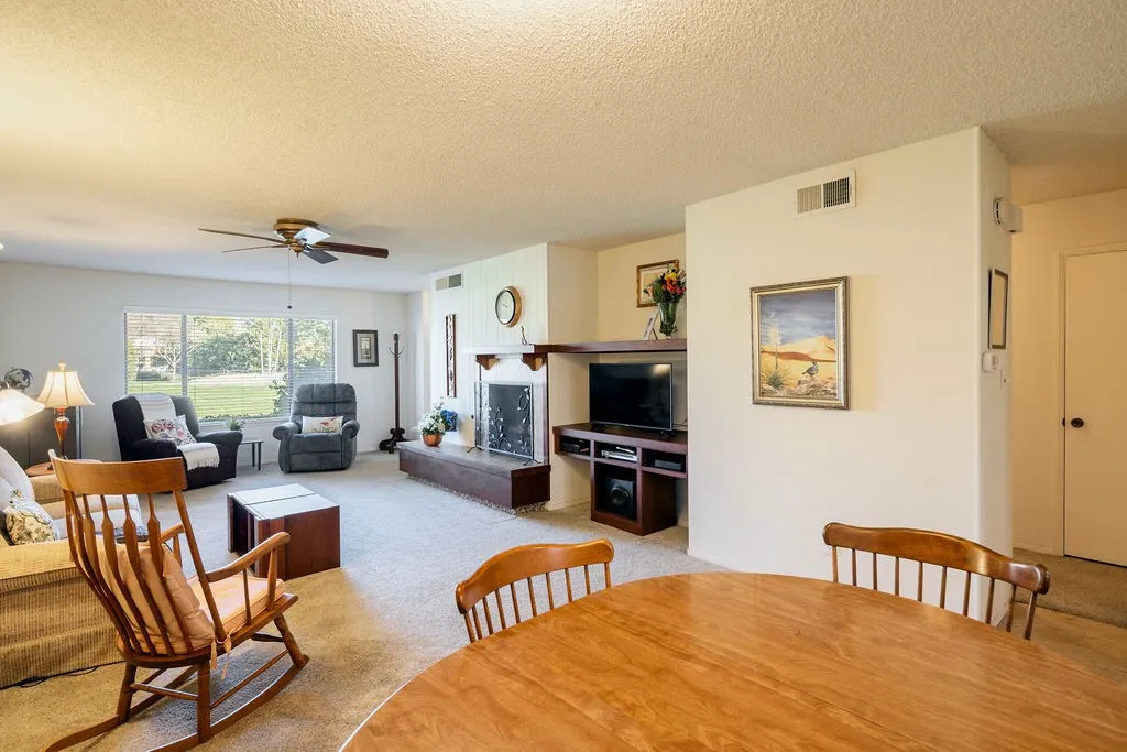 4908 N Sequoia Avenue 102, Fresno, California 93705 home-pic-6