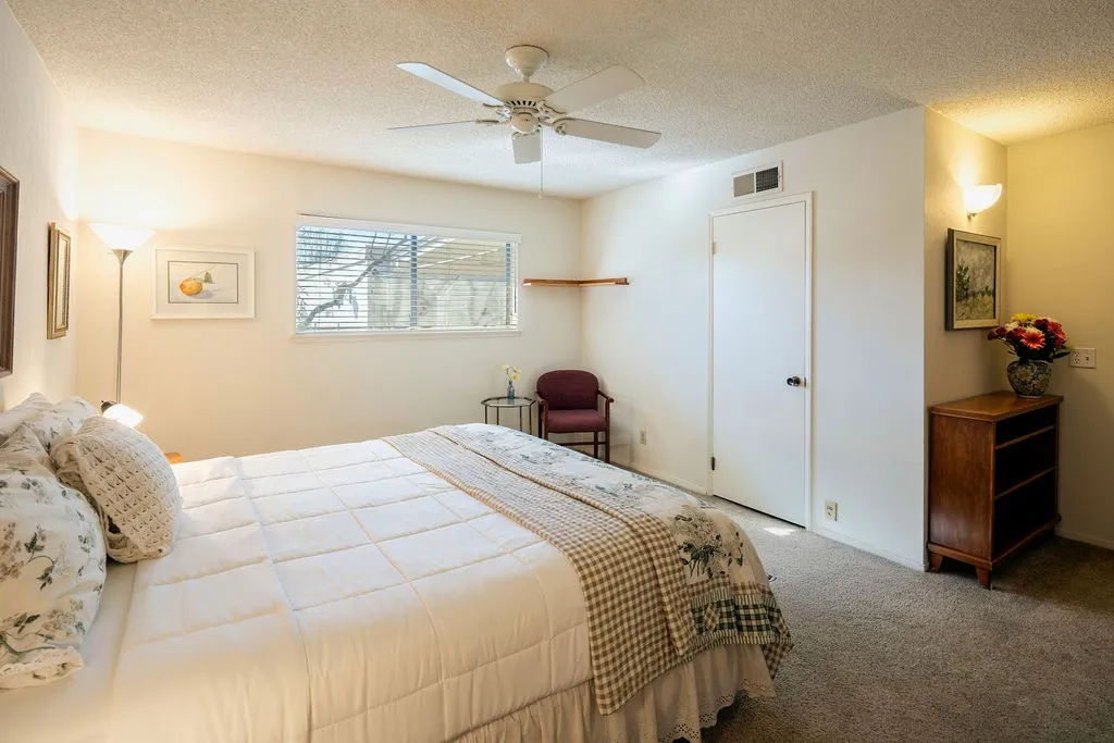 4908 N Sequoia Avenue 102, Fresno, California 93705 home-pic-13