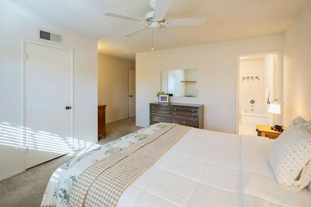 4908 N Sequoia Avenue 102, Fresno, California 93705 home-pic-14