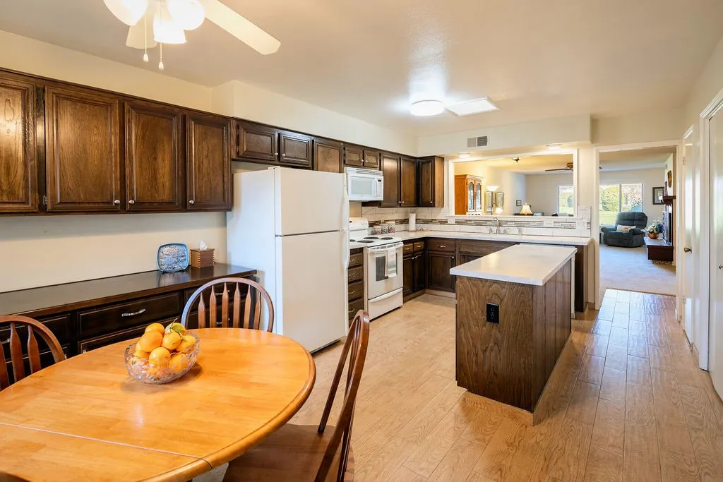 4908 N Sequoia Avenue 102, Fresno, California 93705 home-pic-11