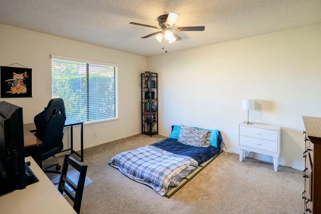 4908 N Sequoia Avenue 102, Fresno, California 93705 home-pic-16