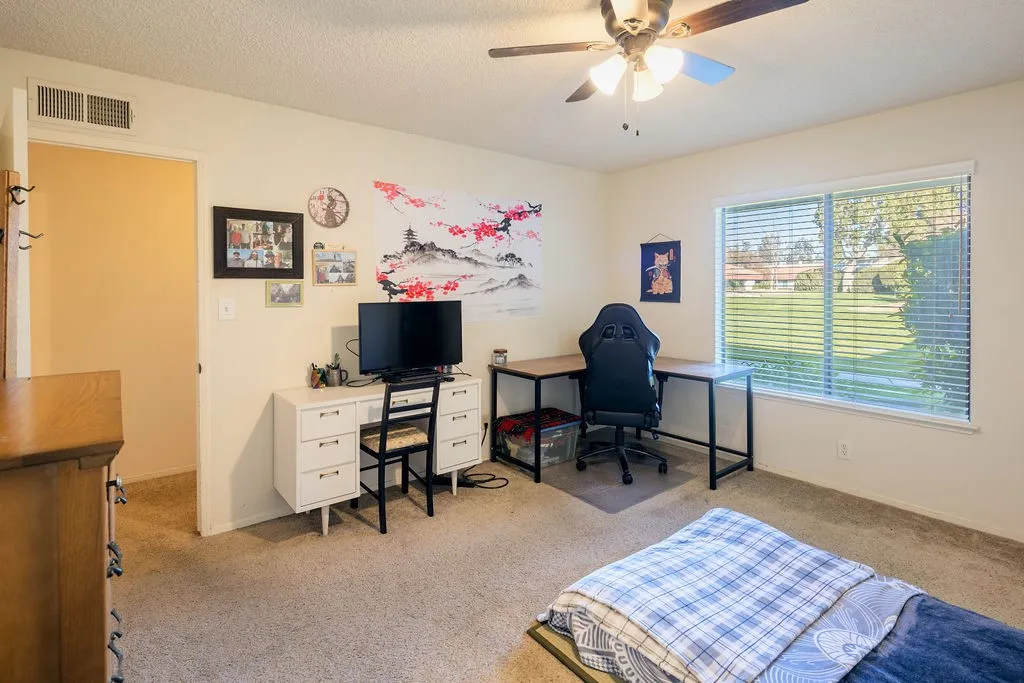 4908 N Sequoia Avenue 102, Fresno, California 93705 home-pic-17