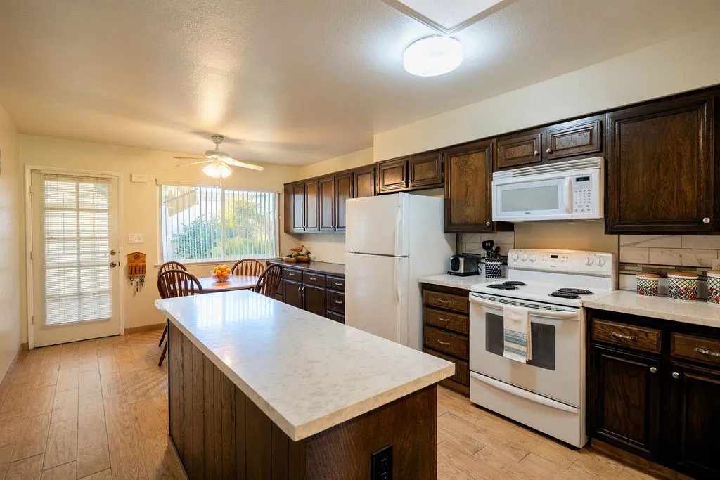 4908 N Sequoia Avenue 102, Fresno, California 93705 home-pic-8