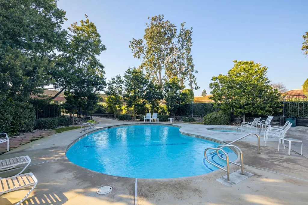 4908 N Sequoia Avenue 102, Fresno, California 93705 home-pic-29