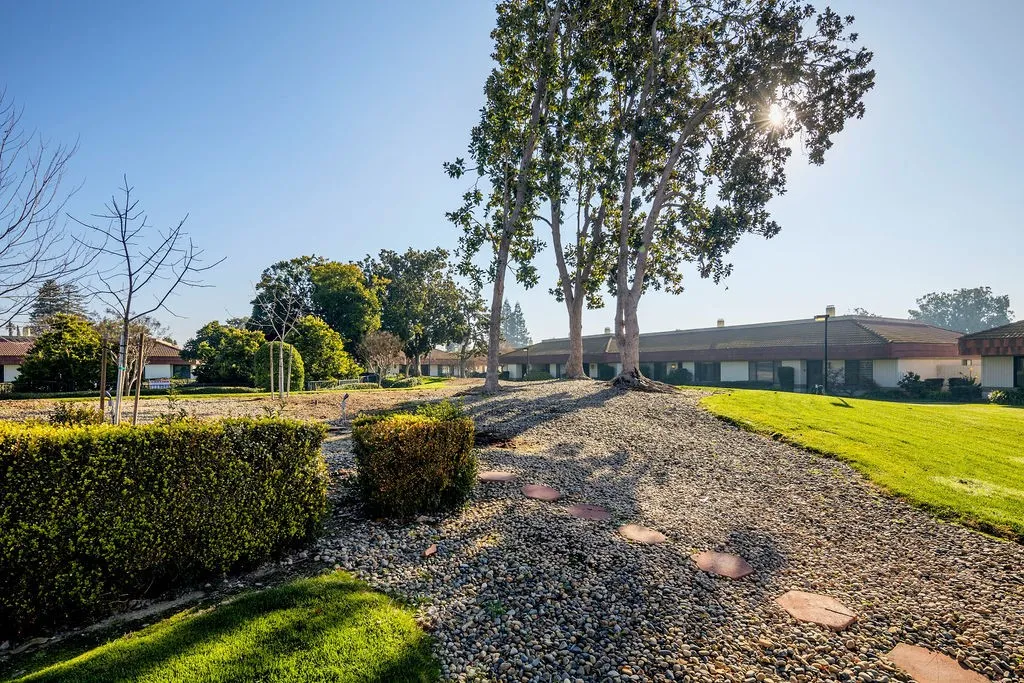 4908 N Sequoia Avenue 102, Fresno, California 93705 home-pic-0