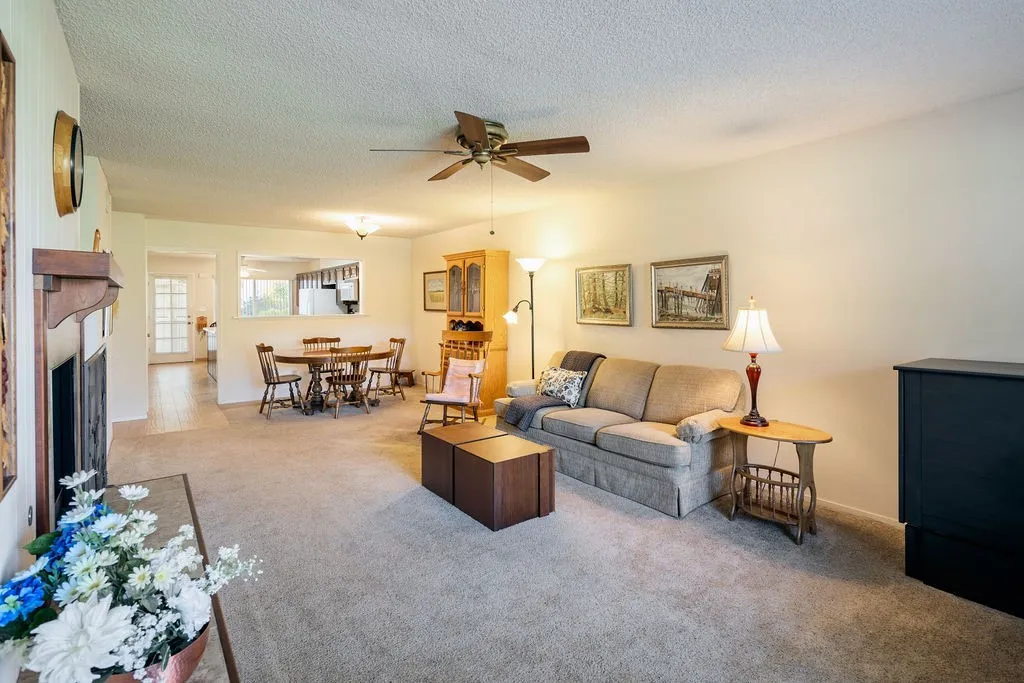 4908 N Sequoia Avenue 102, Fresno, California 93705 home-pic-4