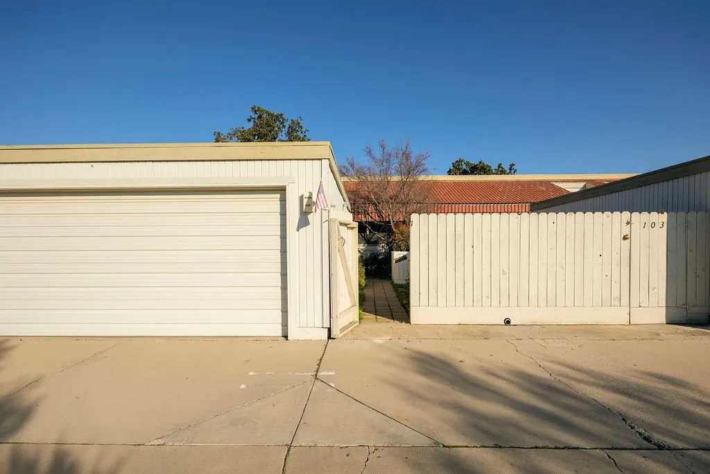 4908 N Sequoia Avenue 102, Fresno, California 93705 home-pic-28
