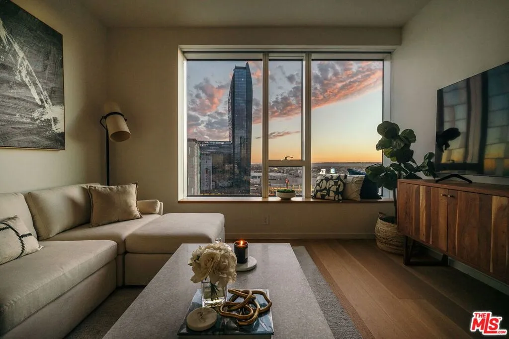 889 Francisco Street 1801, Los Angeles, California 90017 home-pic-2