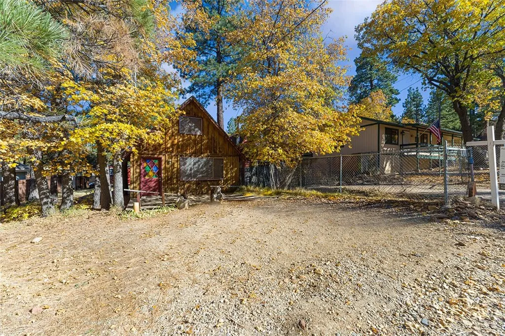 805 San Bernardino, Sugarloaf, California 92386 home-pic-2