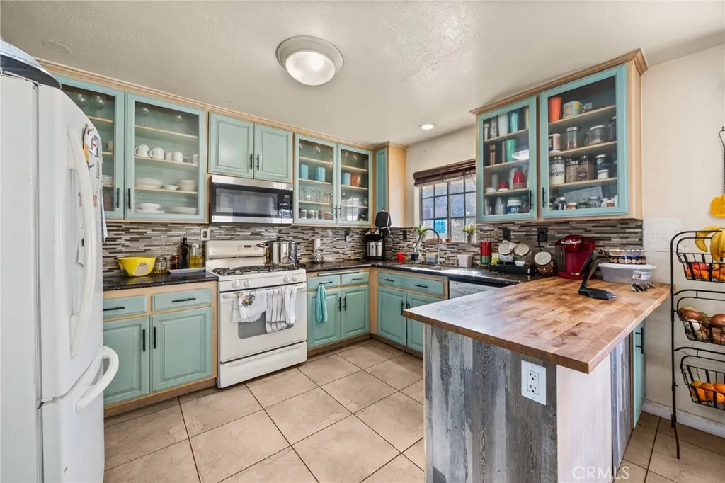 16551 State Highway 173, Hesperia, California 92345 home-pic-9