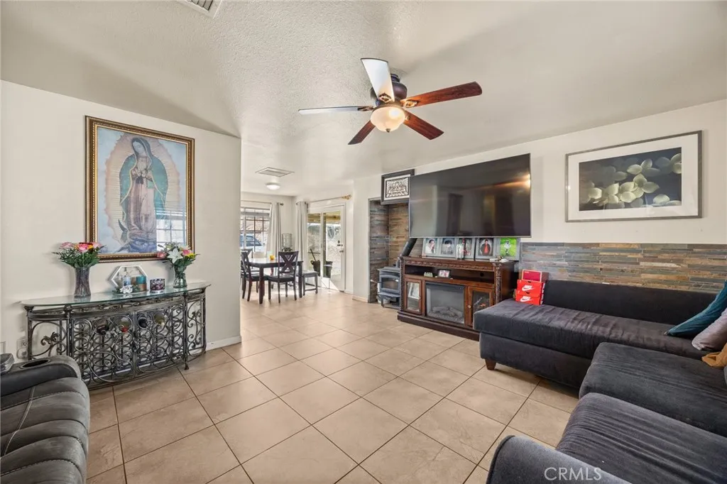 16551 State Highway 173, Hesperia, California 92345 home-pic-7