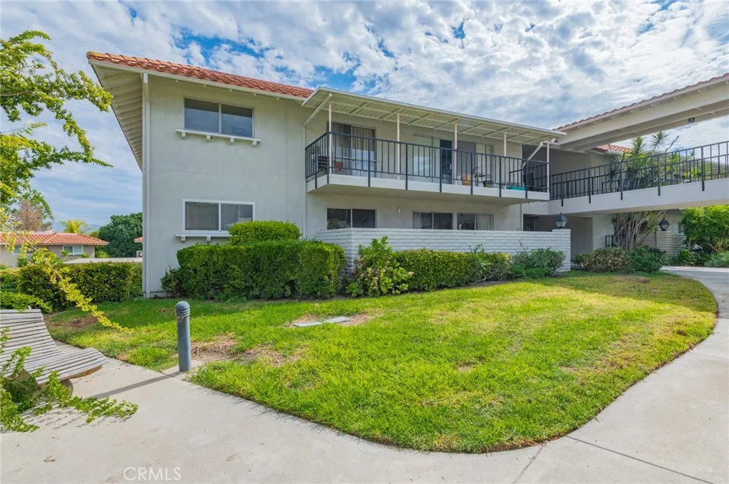 2294 Via Puerta, Laguna Woods, California 92637 home-pic-2