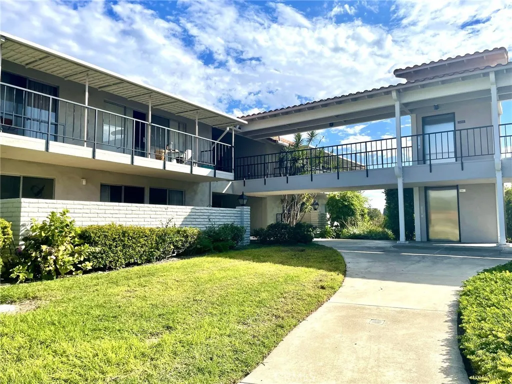 2294 Via Puerta, Laguna Woods, California 92637 home-pic-1