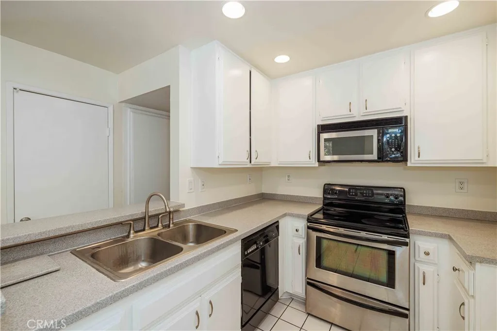 6925 Brightwood Lane 108, Garden Grove, California 92845 home-pic-11