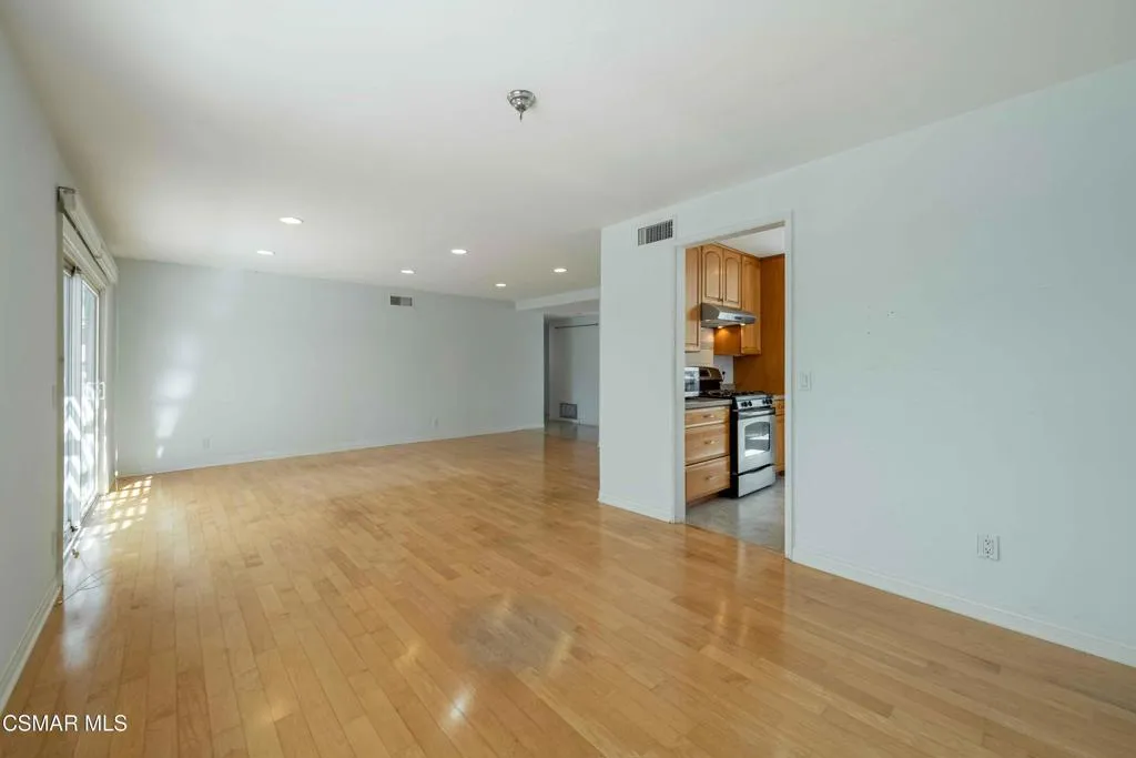 167 Kanan Road, Oak Park, California 91377 home-pic-8