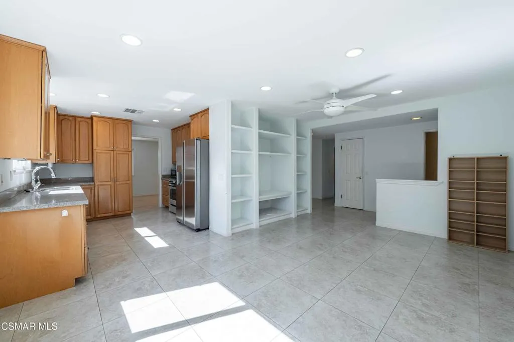 167 Kanan Road, Oak Park, California 91377 home-pic-11