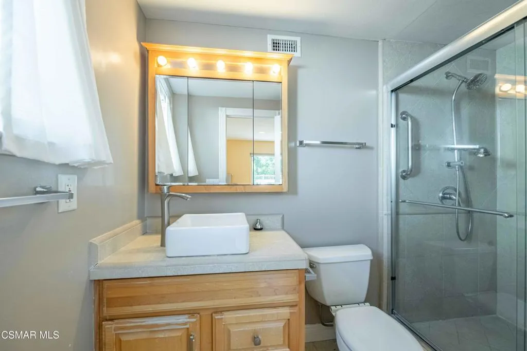 167 Kanan Road, Oak Park, California 91377 home-pic-16