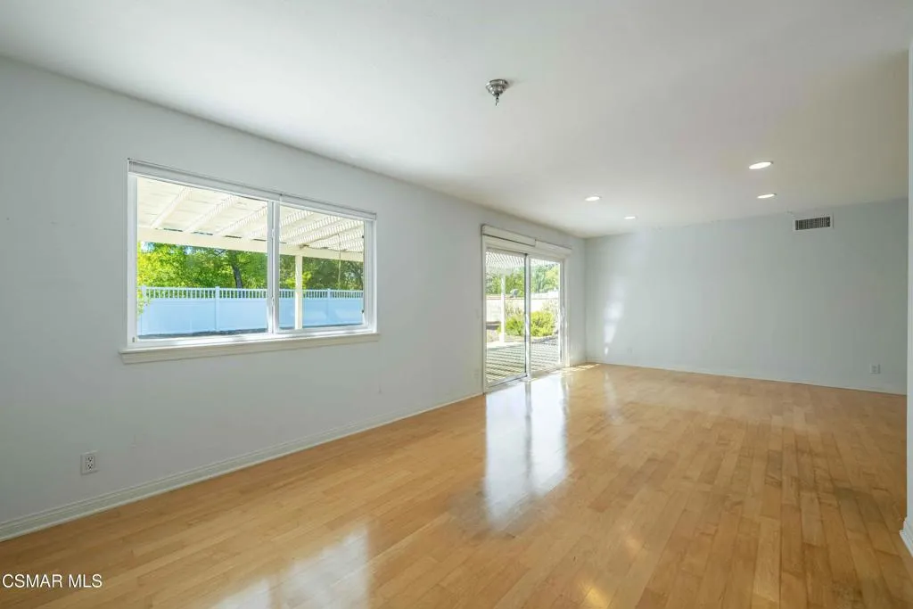 167 Kanan Road, Oak Park, California 91377 home-pic-9