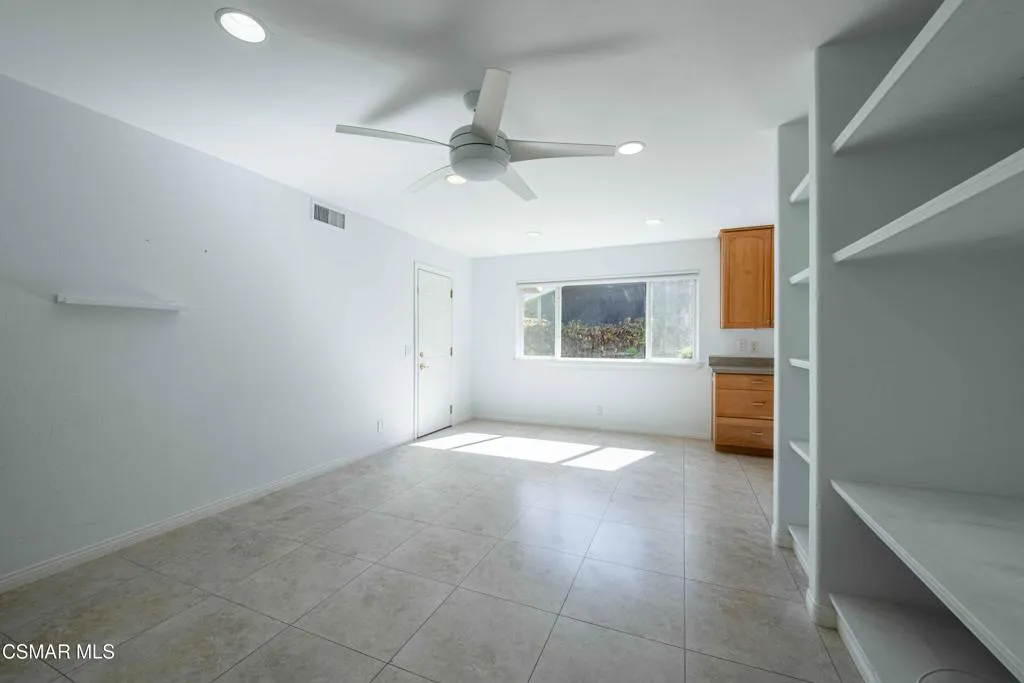 167 Kanan Road, Oak Park, California 91377 home-pic-10