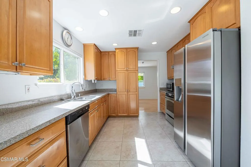 167 Kanan Road, Oak Park, California 91377 home-pic-12