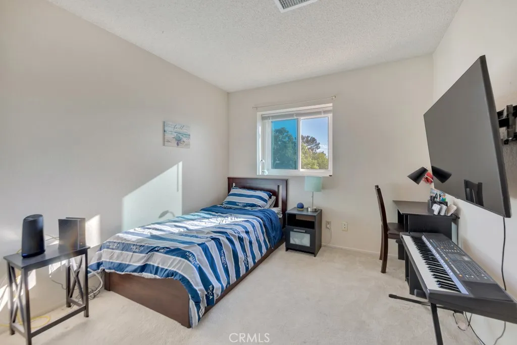 43927 Fallon Drive, Lancaster, California 93535 home-pic-25