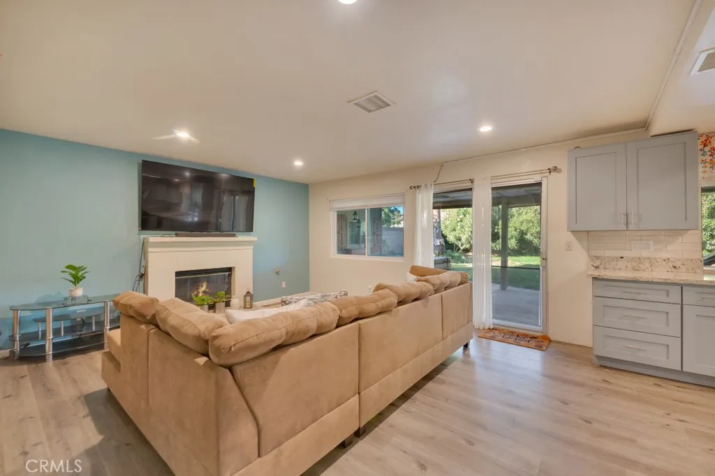 43927 Fallon Drive, Lancaster, California 93535 home-pic-14
