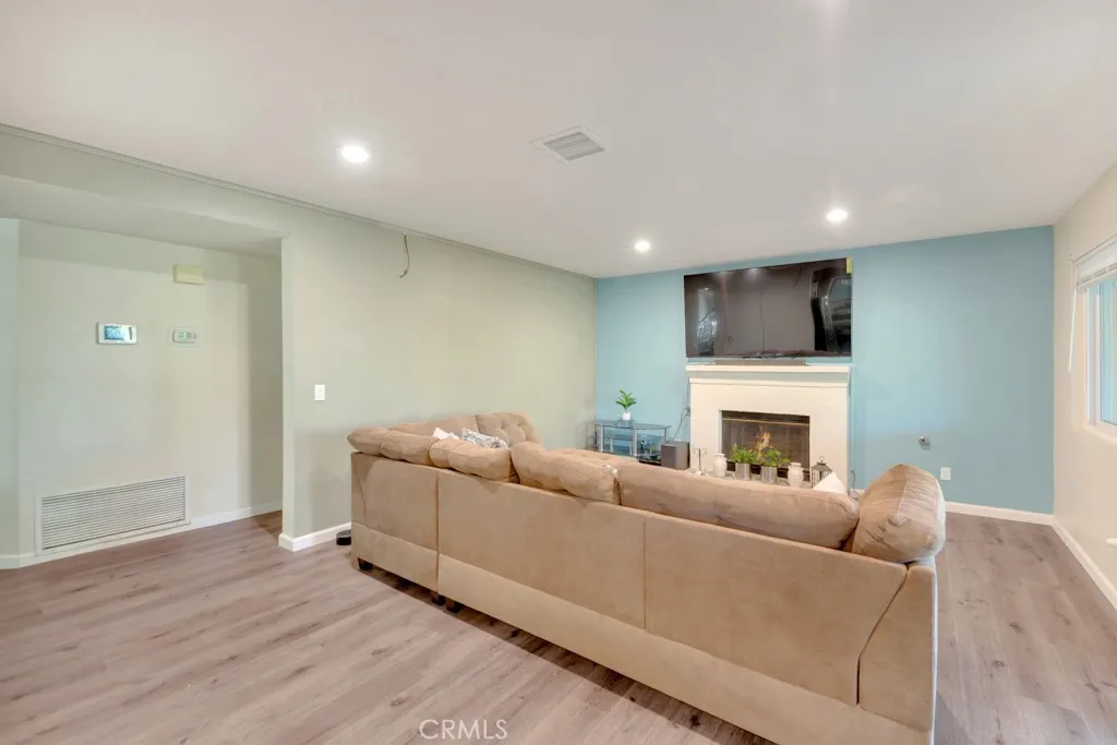 43927 Fallon Drive, Lancaster, California 93535 home-pic-11